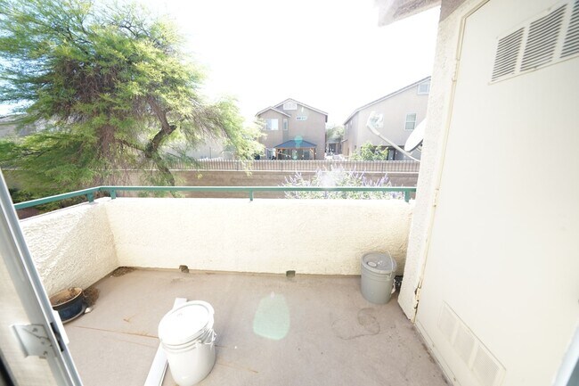 Building Photo - 5710 E Tropicana Ave