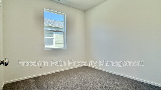 Building Photo - 5102 E Norma Ave