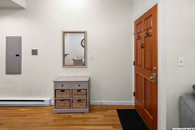 Building Photo - 41 Warren Ave