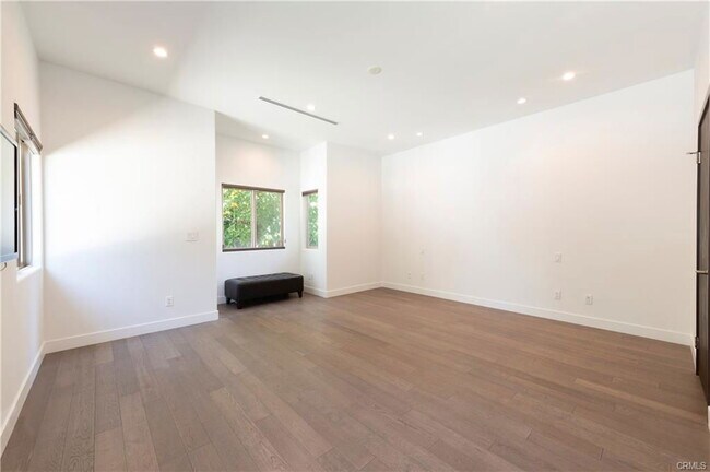 Building Photo - 15053 Greenleaf St