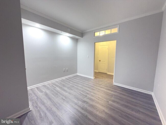 Building Photo - 1211 S Eads St