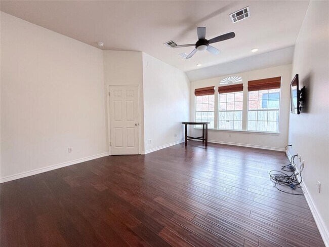 Building Photo - 14936 Thatcher Dr