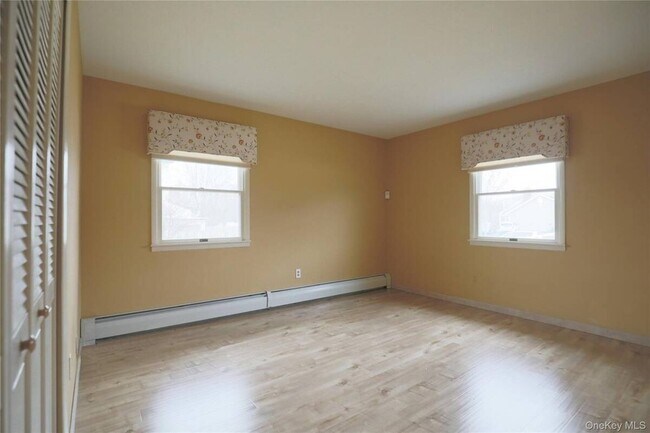 Building Photo - 18 Strathmore Village Dr