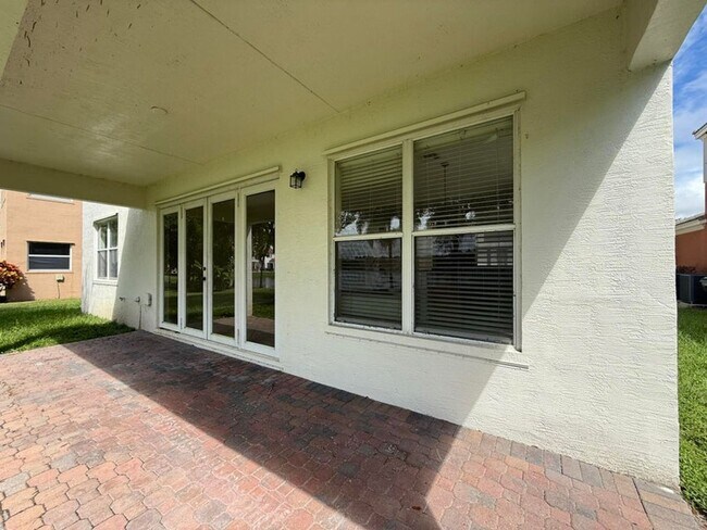 Building Photo - 2793 Shaughnessy Dr