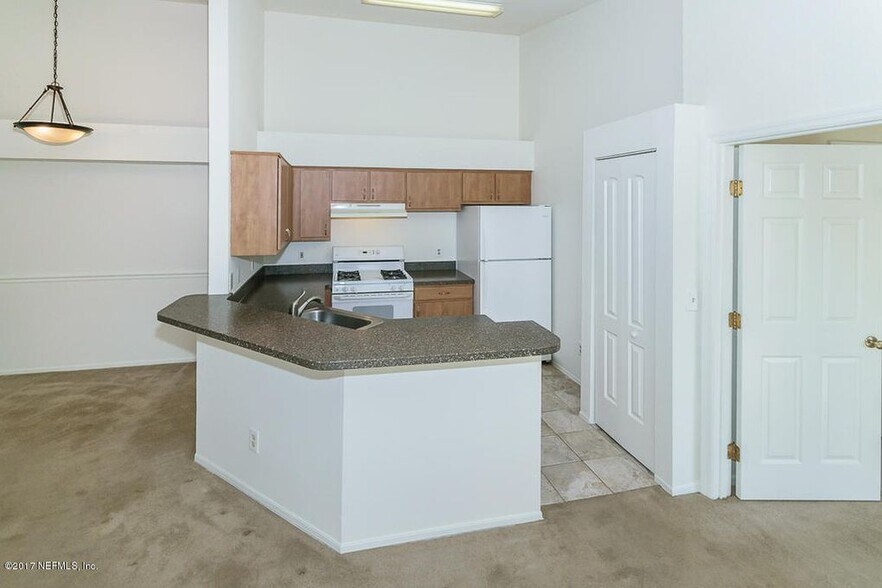 Building Photo - 13810 Sutton Park Dr N