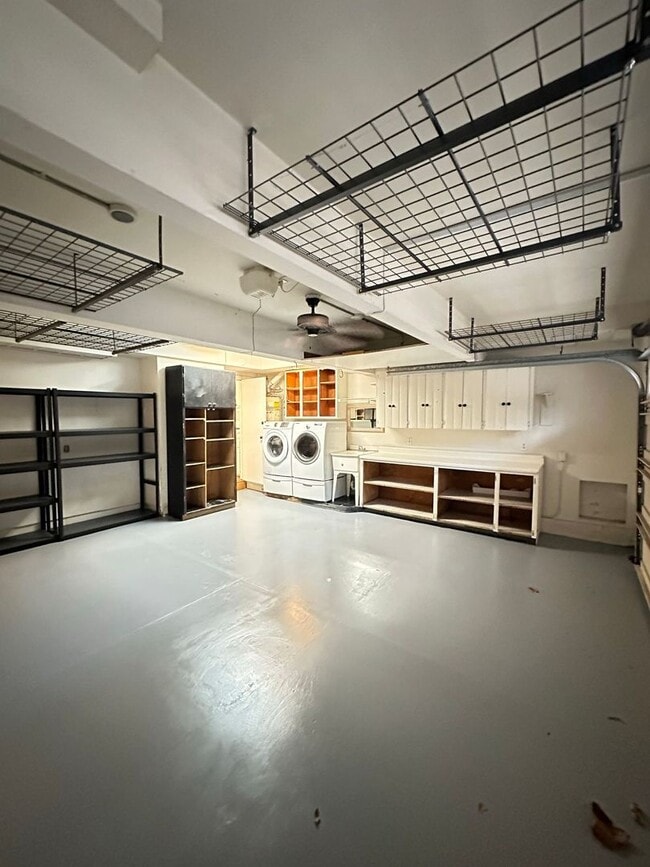 Building Photo - 3 Bedroom Irvine Home - Large Master Suite w/ Wood Floors - Beautiful!!!!!