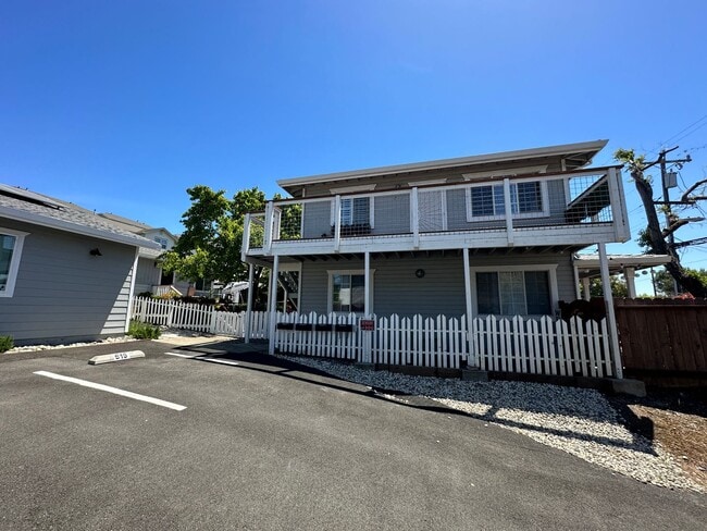 Building Photo - Top Floor of Benicia Duplex