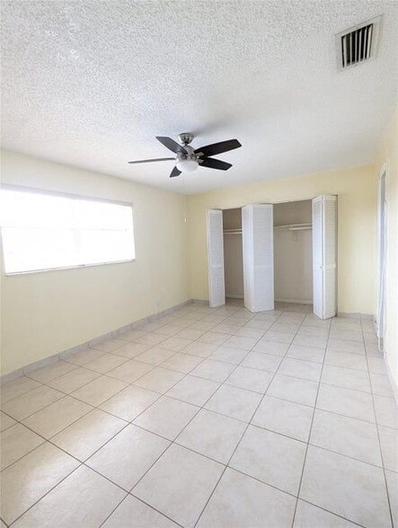 Building Photo - 6606 SW 41st St