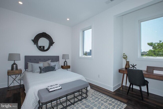 Building Photo - 2940 W Thompson St