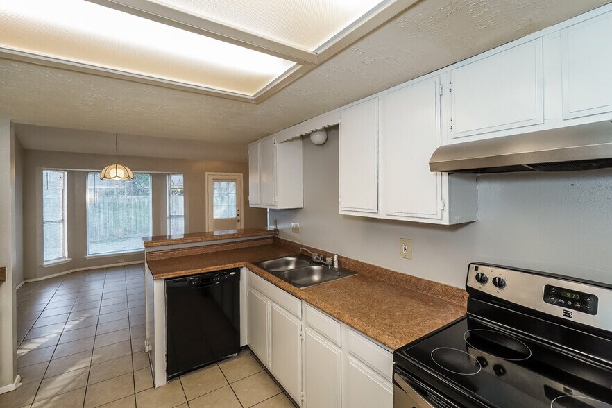 Building Photo - 7622 Millbrae Ln