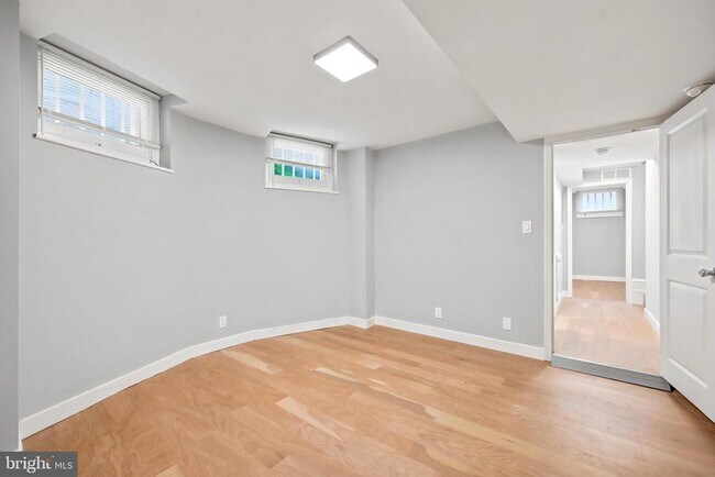 Building Photo - 1712 Mt Vernon St