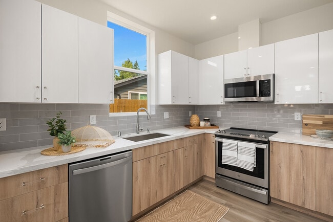 Building Photo - 309 N 138th St