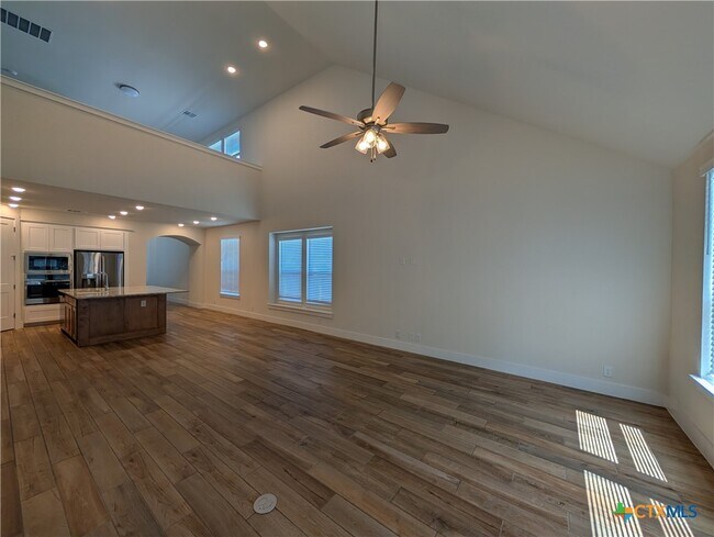Building Photo - 1052 Easy Gruene