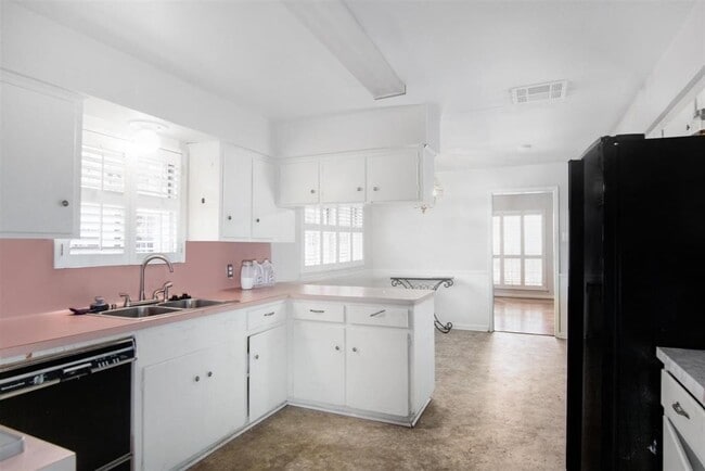 Building Photo - 4015 Mischire Dr