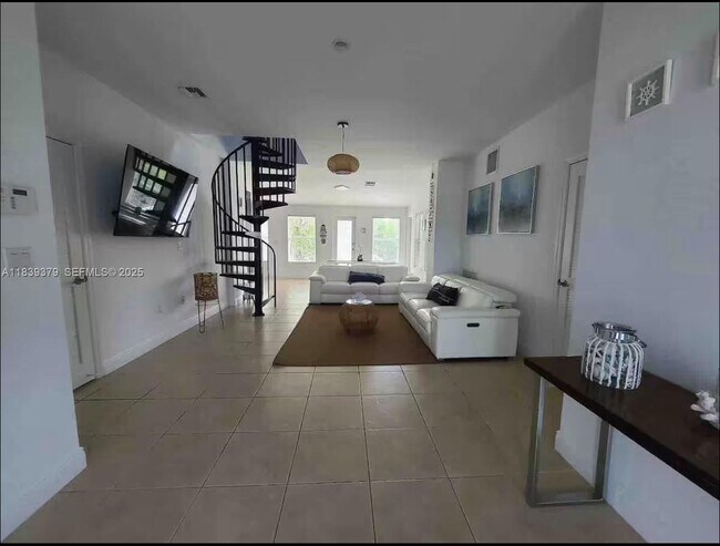 Building Photo - 350 Hazel St