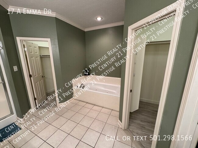 Building Photo - 17 Emma Dr