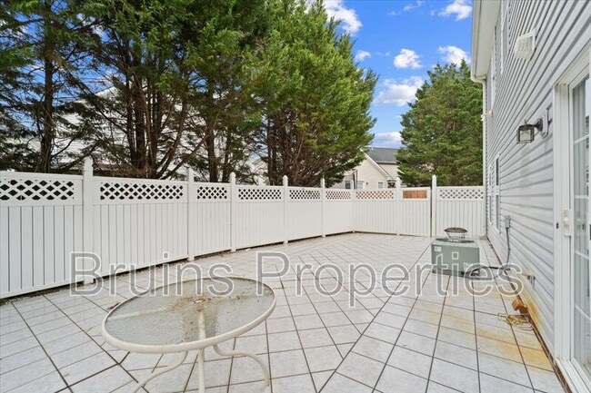 Building Photo - 1520 Birkdale Ct