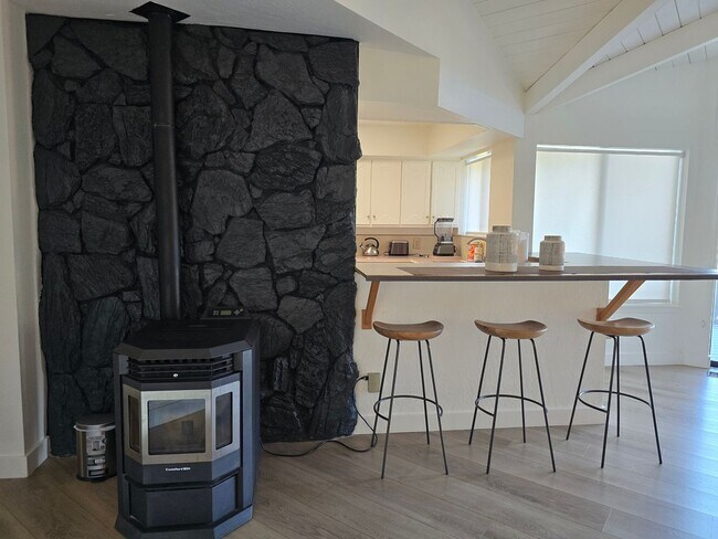 Building Photo - 2269RR-Upper Level