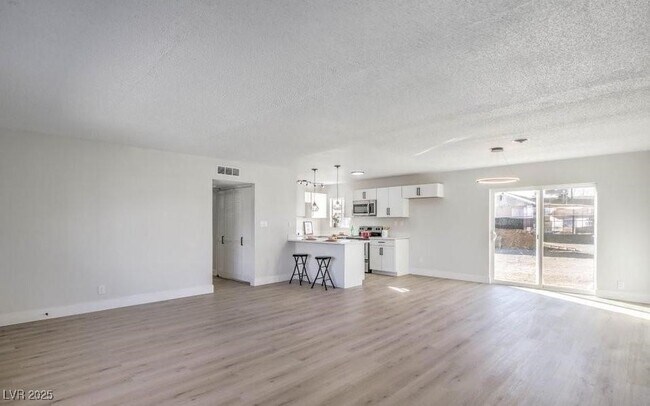 Building Photo - 2033 Hassell Ave