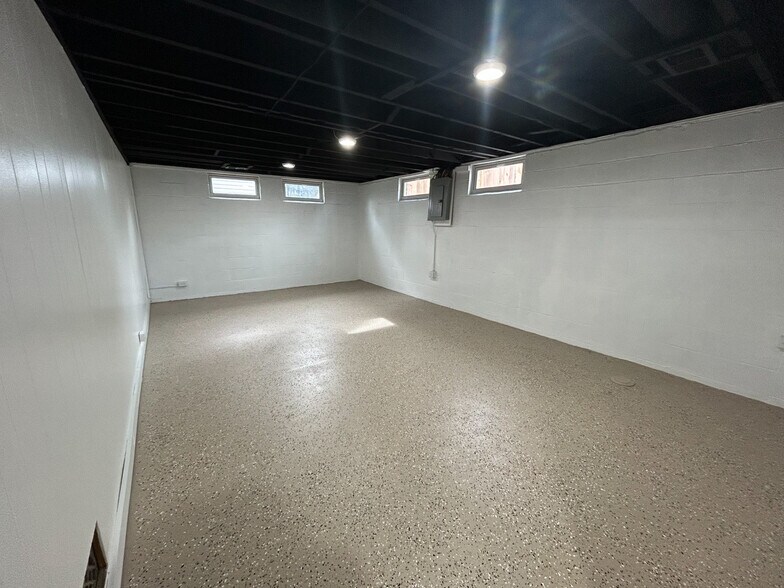 Building Photo - 4283 Beechgrove Dr