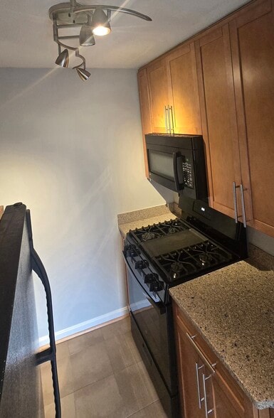 Kitchen - updated appliances - 2201 L St NW