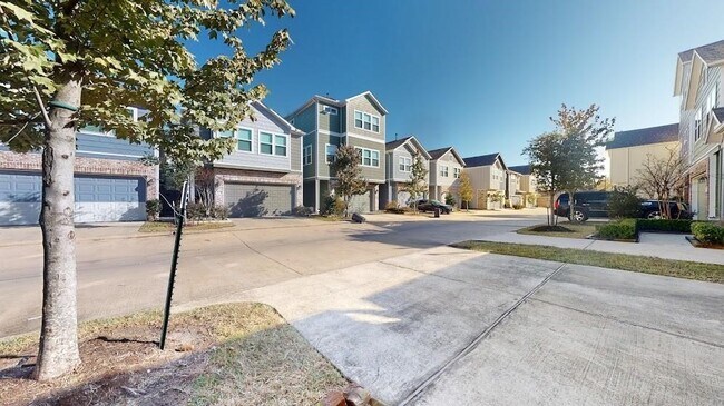 Building Photo - 5430 Camaguey St