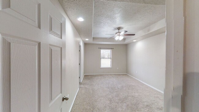 Building Photo - 1105 W 15th St