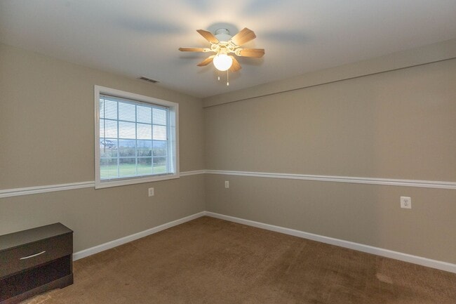 Building Photo - 1 bed, 1 bath, Apartment in Charles Town, WV