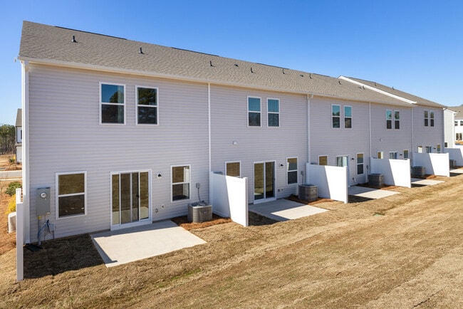 Building Photo - Three bedroom 2 1/2 bath townhome availabl...