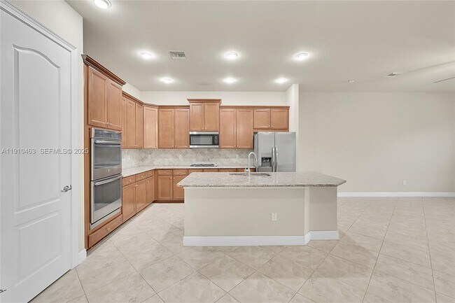 Building Photo - 9051 Edgewater Bend