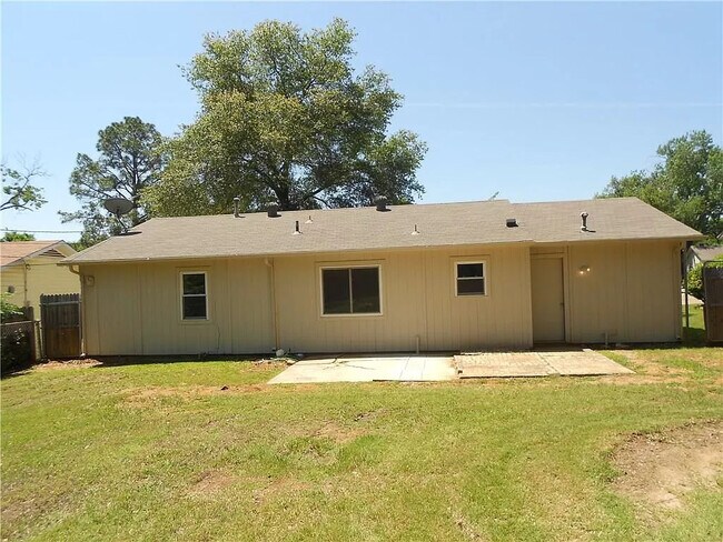 Building Photo - 606 Crane Dr