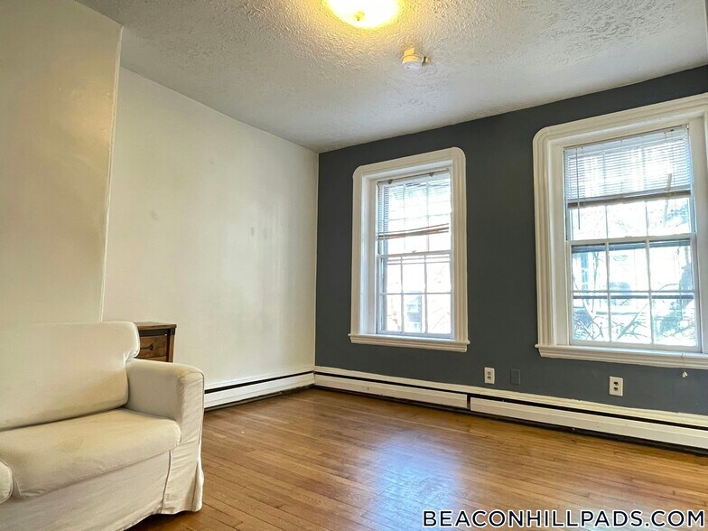 Building Photo - 41 Anderson St