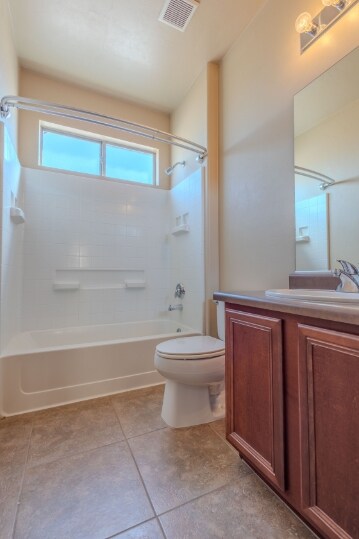 Building Photo - Beautiful home, close to Walmart, Sprouts ...