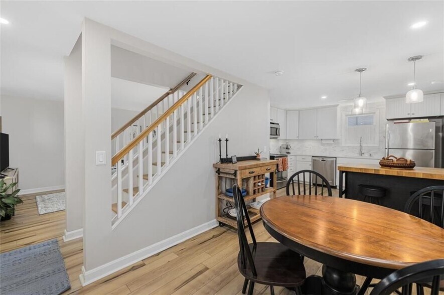 Building Photo - 208 Marlborough St