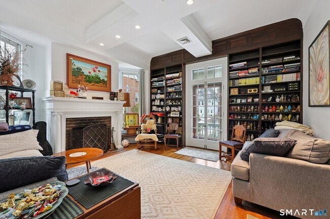 Building Photo - 591 Orange St