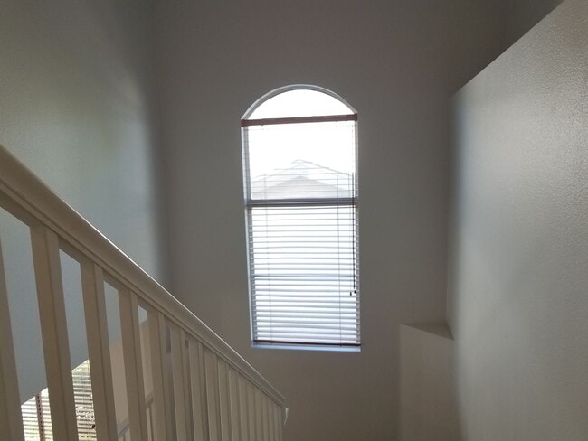 Building Photo - Nicely Renovated Home in Gated Community -...