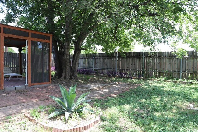 Building Photo - 7807 Bixler Dr