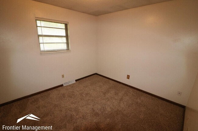 Building Photo - 4 br, 2 bath House - 824 Dondee Dr.