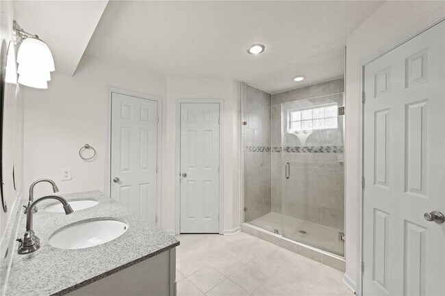 Building Photo - 14110 Saddlebend Dr