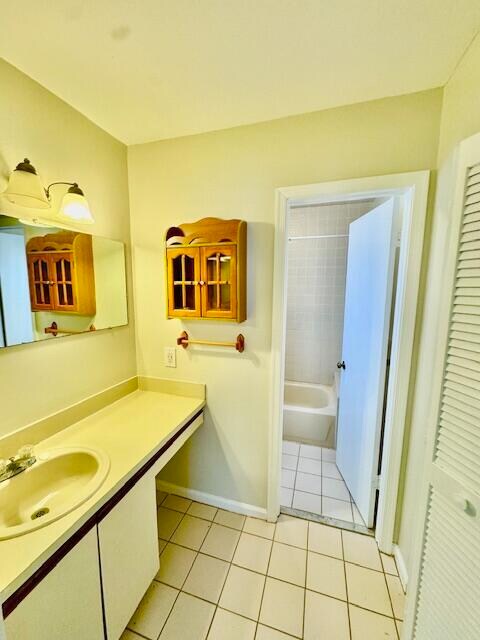 Building Photo - 2810 NW 8th Ct