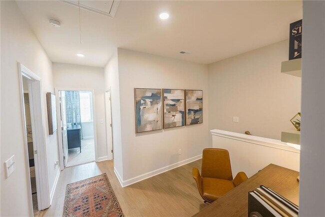 Building Photo - 622 Shallowford Rd