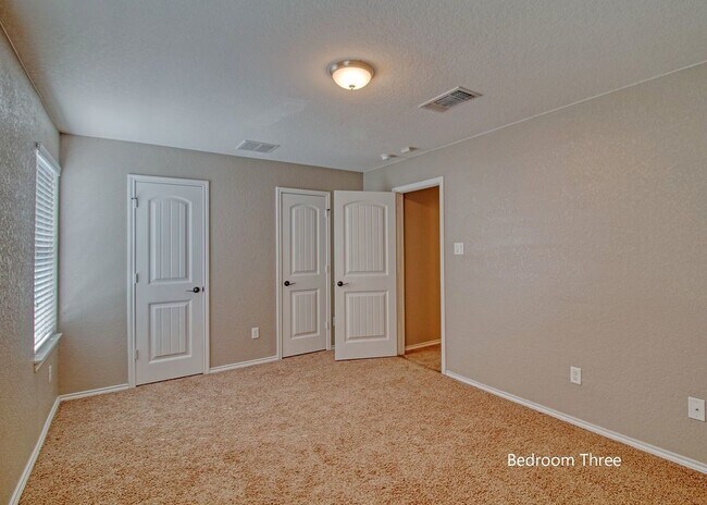 Building Photo - Large 4/3/2 Home in West Village at Creekside!