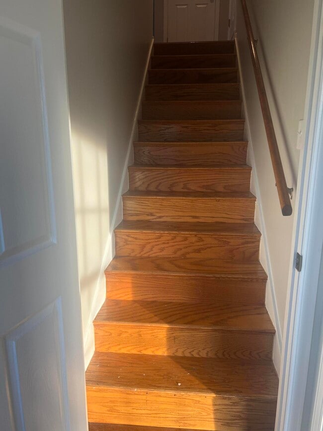 Building Photo - 1240 Inabinet Dr