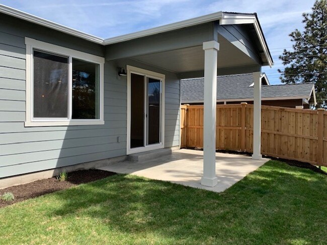 Building Photo - Gorgeous home in Brookswood Crossing avail...
