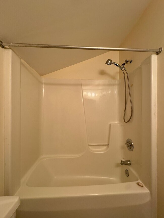 Building Photo - Charming 4 Bedroom/3.5 Bathroom Townhome in Cedarwood Estates, Pikesville, MD!