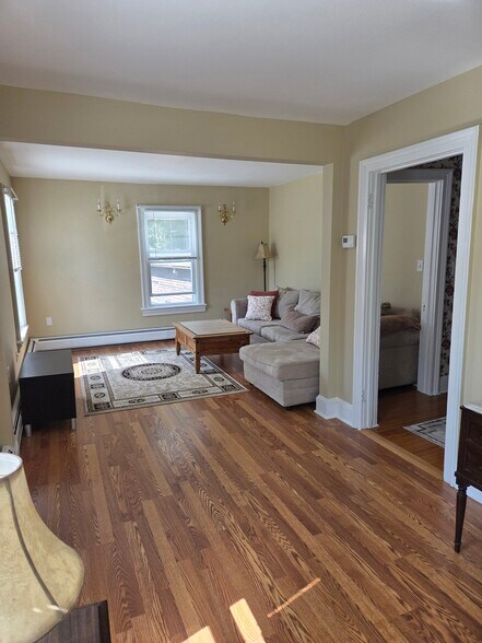 Building Photo - 71 Housatonic St
