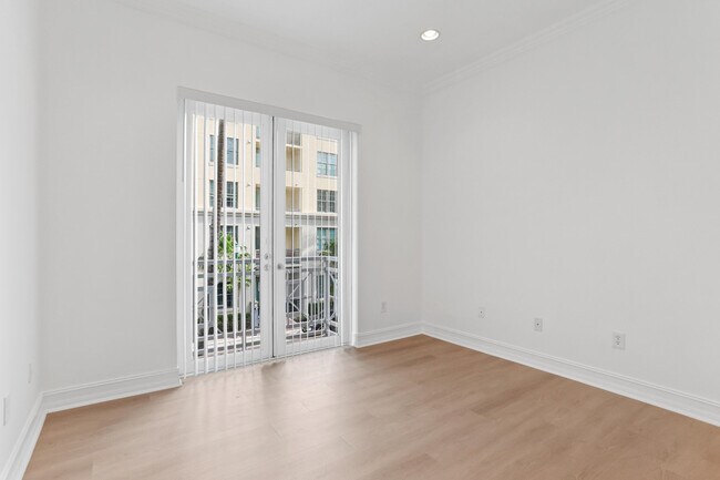 Building Photo - 12 SE 1st Ave