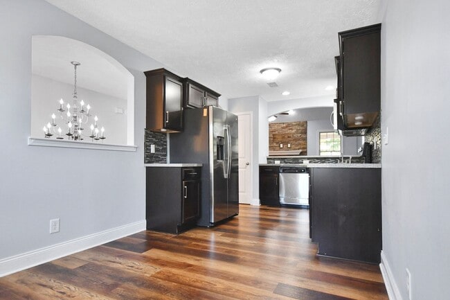 Building Photo - Pet Friendly Four Bedroom!