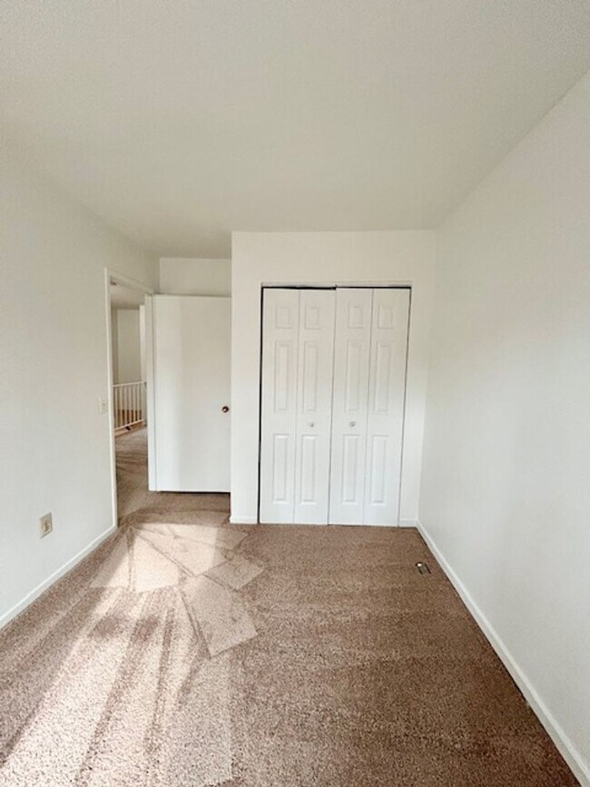 Building Photo - 9 Long Green Ct