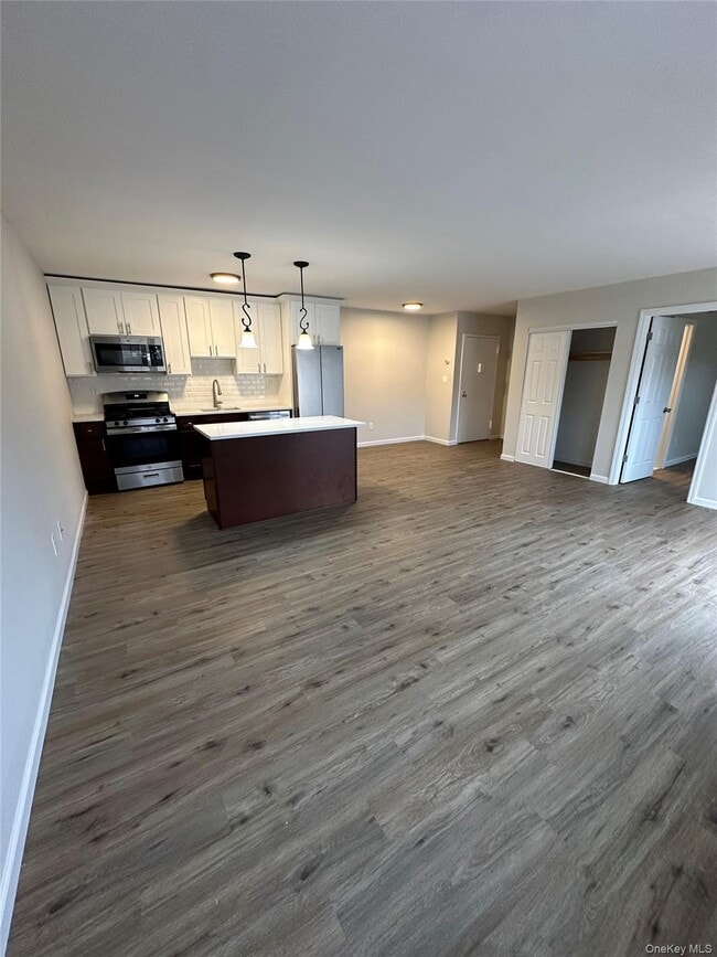 Building Photo - 460 Old Town Rd